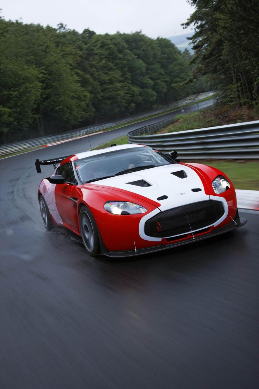  Aston Martin V12 Zagato Race Car 2011 года  (фото 17 из 26)